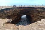 Nomade #115 : Le Trou du Diable, la grotte atlantique naturellement sculptée à Akhfenir