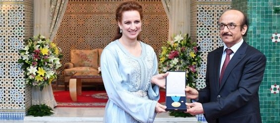 Princess Lalla Salma receives the WHO gold medal./Ph. MAP