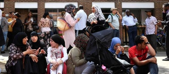 Survivors were forced onto the streets after the fire destroyed their homes./Ph. DR