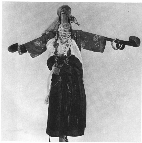 The doll dressed to represent the bride of Anzar, the god of rain in Berber mythology./Ph. DR