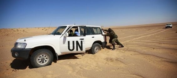 Minurso’s ground patrols east of the berm are limited in range during the day./Ph.Khalil Asmar - Ceasefire Magazine