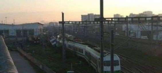 The ONCF train that run off its rails near the Casa Port railway station./Ph. DR