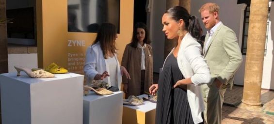 Prince Harry and his wife Meghan Markle discovering Moroccan footwear brand Zyne in Rabat./Ph. DR