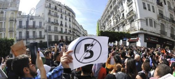 Algerian protesters./Ph. DR