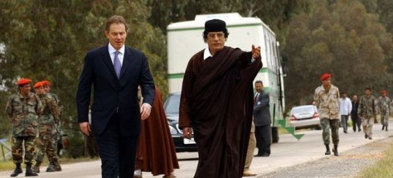 Colonel Gaddafi and former British Prime Minister Tony Blair./Ph. DR