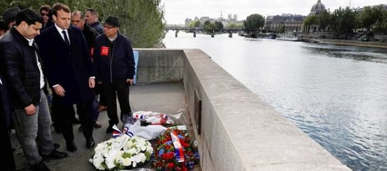Emmanuel Macron standing by the spot where Brahim Bouarram was killed./Ph. AFP