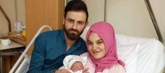 Asel Tamga, Muslim newborn, criticized on the social media because of her mother's hijab. Ph. Screenshot Facebook / Klaus Schwertner