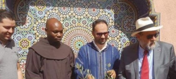 Young Muslims plant 'Olive Tree of Fraternity' in synagogue, church and mosque. / Ph. DR