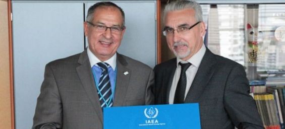 Khammar Mrabit, Director General of the Moroccan Agency of Nuclear and Radiological Safety and Security, with IAEA Deputy Director General Juan Carlos Lentijo, Head of the Department of Nuclear Safety and Security. / Ph. Gruenwald/IAEA)