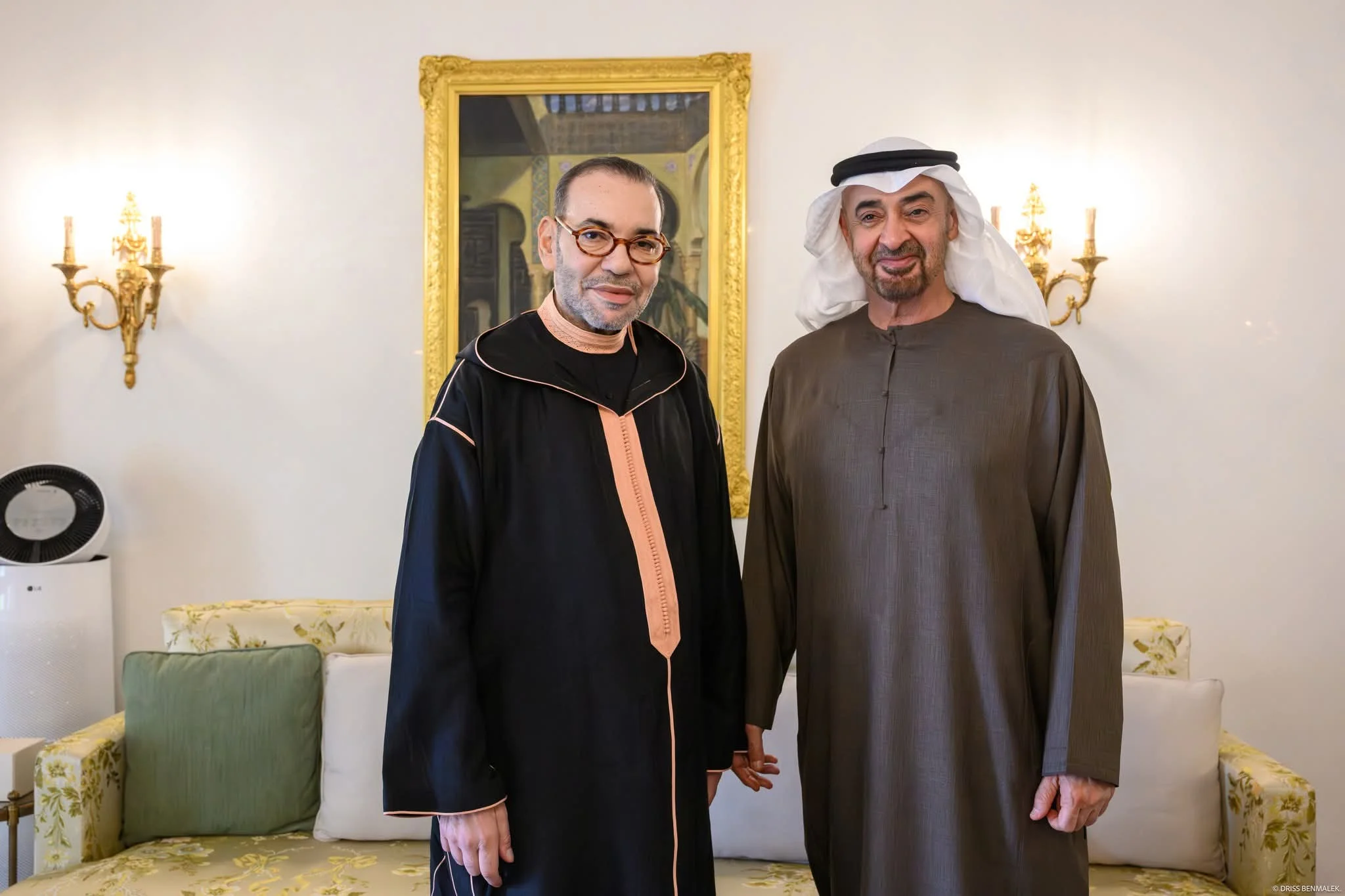 Le président des Emirats arabes unis reçoit Mohammed VI dans sa résidence à Rabat