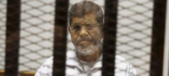 Egypt's former President Mohamed Morsi behind the bars. / Ph. DR