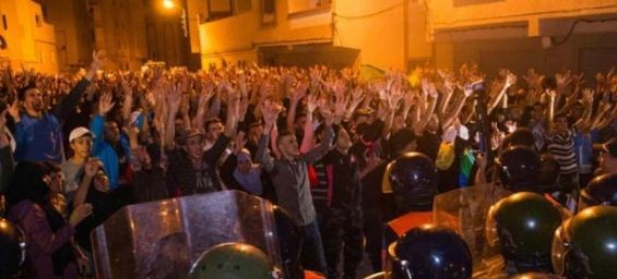 Protesters in the Rif facing the police./Ph. Archive. AFP