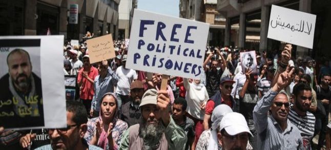 Protesters hold banners as thousands demonstrate against government corruption and official abuse of power in Rabat, Morocco, Sunday, June 11, 2017./Ph. AP