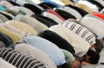 Coronavirus : La prière de Tarawih derrière un imam en ligne est-elle «autorisée» ?