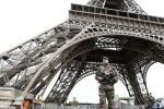 France : Deux musulmanes agressées au pied de la tour Eiffel, une suspecte placée en garde à vue