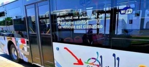A Rabat bus misspells the name of the city in Tifinagh. / Ph. Twitter