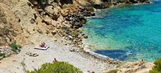 Tio Ximo a cove in Benidorm, a Spanish town. / Ph. DR