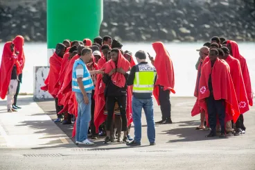 رئيس بلدية في جزر الكناري يطالب بإعادة المهاجرين الذين تم إنقاذهم في المنطقة البحرية المغربية إلى موانئ المغرب