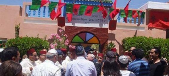 Jews celebrating the Hiloula of Rabbi Nissim en Nissim. / Ph. DR