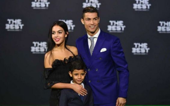 Maroc: Cristiano Ronaldo officiellement marié en secret avec Georgina Rodriguez ? Maroc: Cristiano Ronaldo officiellement marié en secret avec Georgina Rodriguez ?