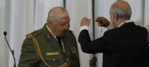 Algeria army chief Ahmed Gaid Salah and newly elected President Abdelmajid Tebboune. / DR