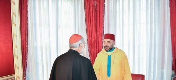 King Mohammed VI and the Archbishop of Rabat. / DR
