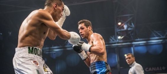 Ahmed El Mousaoui defeats Carlos Molina in Paris on Saturday./Ph. DR