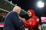 Le Maroc au Mondial féminin : Gianni Infantino salue Nouhaila Benzina sur le terrain