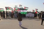 Mur de sécurité à Mijek : Des membres du Polisario manifestent devant un poste des FAR