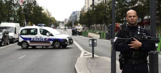Anti-terror police raided the Villejuif flat after a local tradesman raised the alarm./Ph. AFP