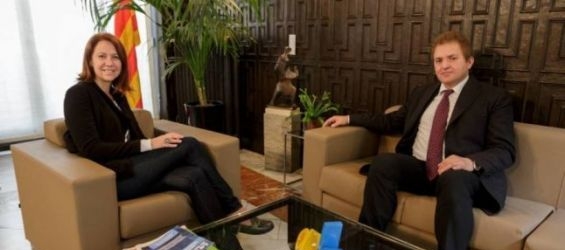 Mohamed El Harrak, the Moroccan consul in Girona sitting next to the Mayor of the city, Marta Madrenas in February 2017./Ph. Girona City Council