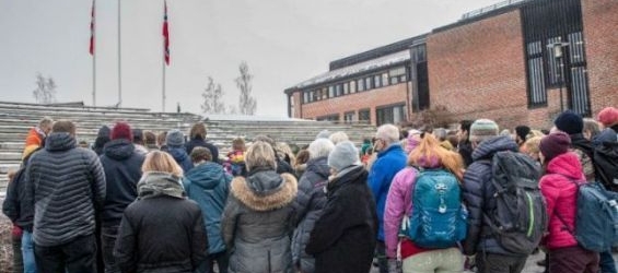 students and lecturers at the University of South -Eastern Norway (USN) observed a two-minute silence to remember the two tourists Louisa and Maren brutally murdered in Morocco./Ph. AFP