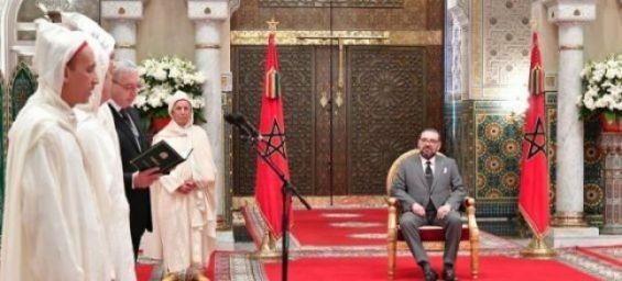 King Mohammed VI receives the four new members appointed to the Constitutional Court. / MAP