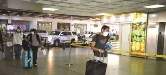 Kuwaiti nationals in an airport awaiting repatriation. / Alanba.com