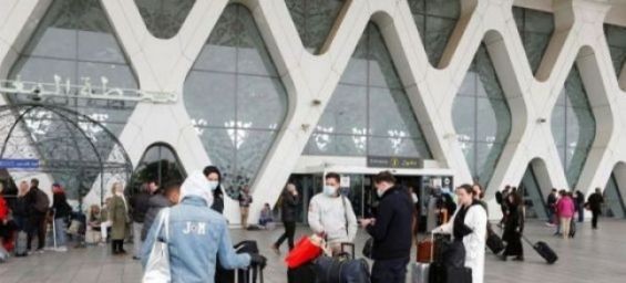 Tourists stranded in Morocco in front of the Marrakech airport in mid March. / Youssef Boudlal-Reuters 
