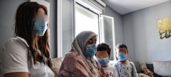 Zoubaida, a mother stranded in Ceuta since March. / El Faro de Ceuta