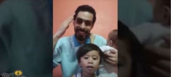 Younes Zabdi, a Moroccan stranded in the Philipines with his children in a video he made to thank Moroccans who helped him. / Screenshot