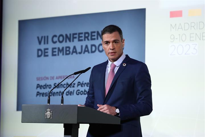 Ante diplomáticos españoles, Pedro Sánchez se reserva pasajes a Marruecos y Argelia