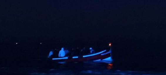 A  boat carrying 22 Moroccan men intercepted by Portugal's maritime police. / Portugal Resident 