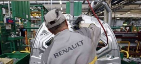 A Renault worker . / Ph. Benoit Ressier - Reuters