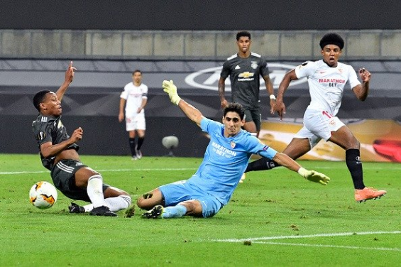 Yassine Bounou, the Moroccan goalkeeper of Sevilla FC. / DR