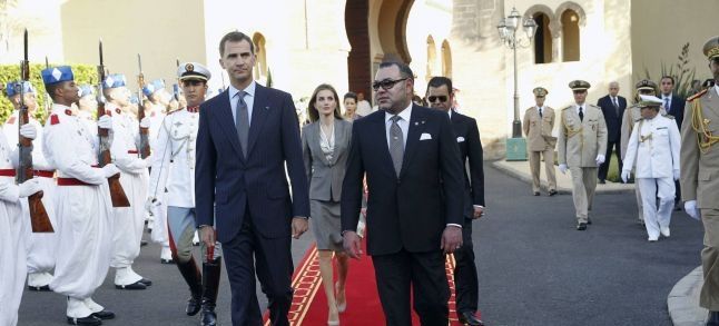 King Mohamed VI, with King Felipe VI and Queen Letizia during an official visit in 2014./Ph. DR