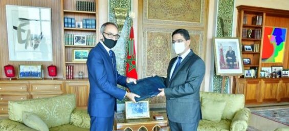 Foreign Affairs Minister Nasser Bourita and Simon Martin CMG, UK's new ambassador to Morocco. / DR