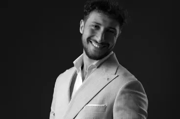 Cinéma : Sami Fekkak, de la finance aux plateaux de tournage [Portrait]
