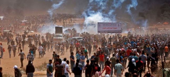 Tear gas at demonstrations near the border between Gaza and Israel on Monday./Ph. Mohammed Abed/Agence France-Presse