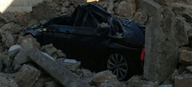A wall collapsed in Casablanca killing three people and injuring a woman./ Ph. Yabiladi. Mehdi Moussahim