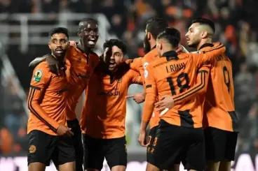 نهضة بركان يتوج بلقب كأس الكونفدرالية الإفريقية لكرة القدم للمرة الثالثة في تاريخه