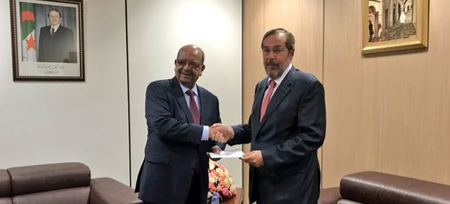 Spain’s ambassador to Algiers Fernando Moran and Algerian Foreign Minister Abdelkader Messahel./Ph. DR