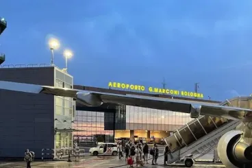 Moroccan man flees Italian airport moments before his expulsion to Morocco