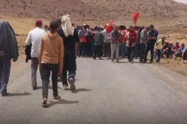 بعد أيت بوكماز.. دواوير بأكودي نلخير تخرج في مسيرة على الأقدام للمطالبة بفك العزلة